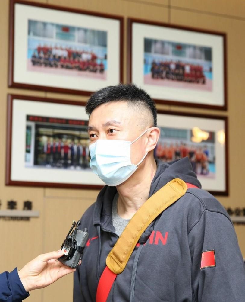 “要想赢得意甲冠军，我们就必须按照阿莱格里告诉我们的去做，显然更衣室已经开始讨论这个话题，国米积分领先且非常强大，我们必须做好自己。